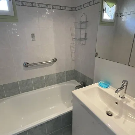 T3 Calme Avec Piscine, Tennis, Bbq, Parking & Grande Terrasse Dans La Pinede - Fr-1-723-47 아파트 아그