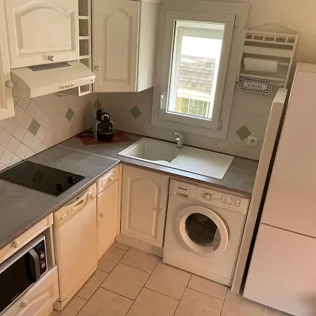 T3 Calme Avec Piscine, Tennis, Bbq, Parking & Grande Terrasse Dans La Pinede - Fr-1-723-47